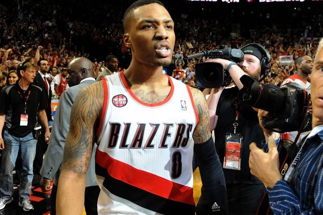 浓眉36+16詹姆斯16分 湖人力克森林狼获开门红